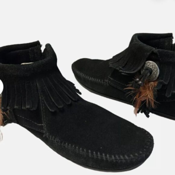 Minnetonka Women's Concho/Feather Side Zip Black Leather Moccasin Booties Sz 9.5 - Picture 10 of 12